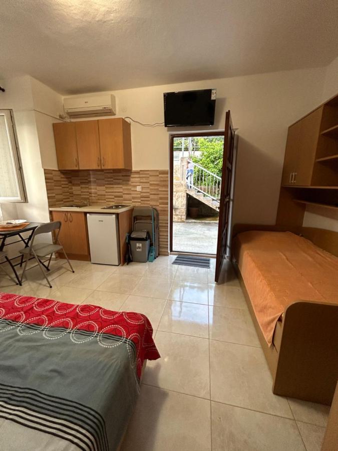 Lazarus Bigova Apartments 티바트 외부 사진