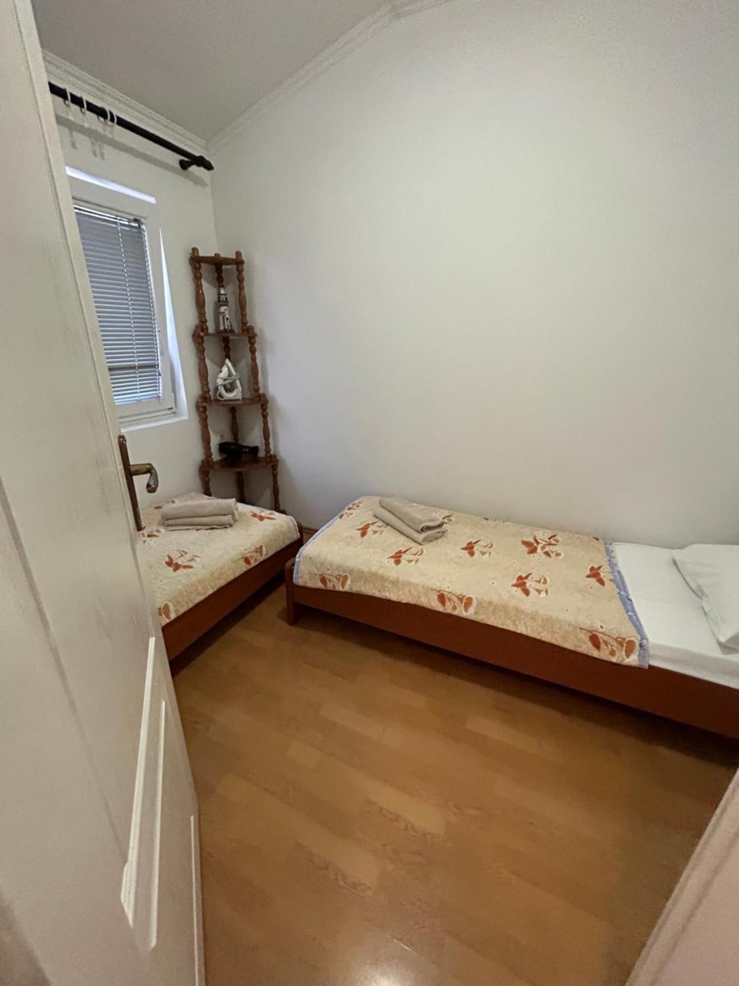 Lazarus Bigova Apartments 티바트 외부 사진