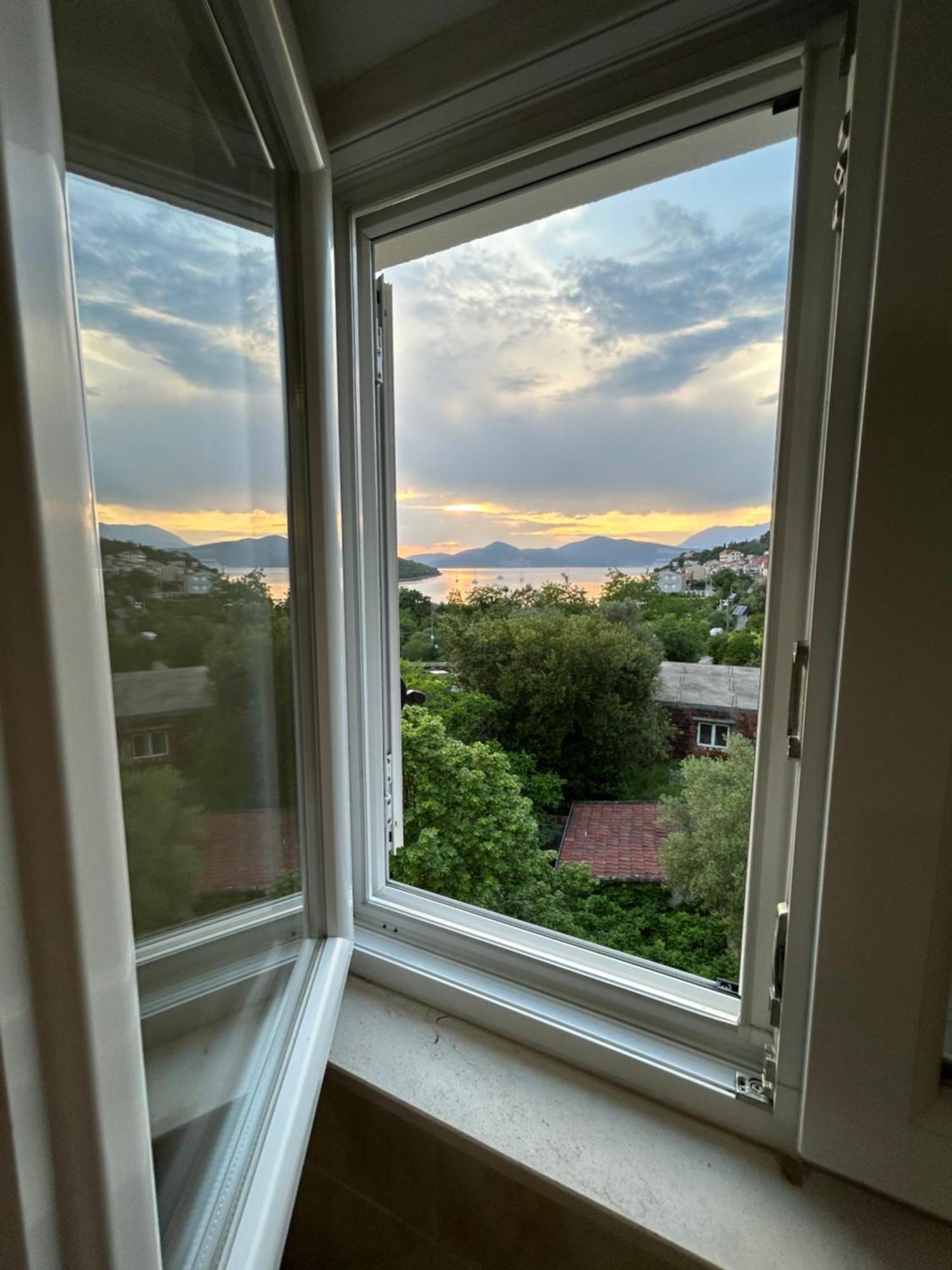 Lazarus Bigova Apartments 티바트 외부 사진